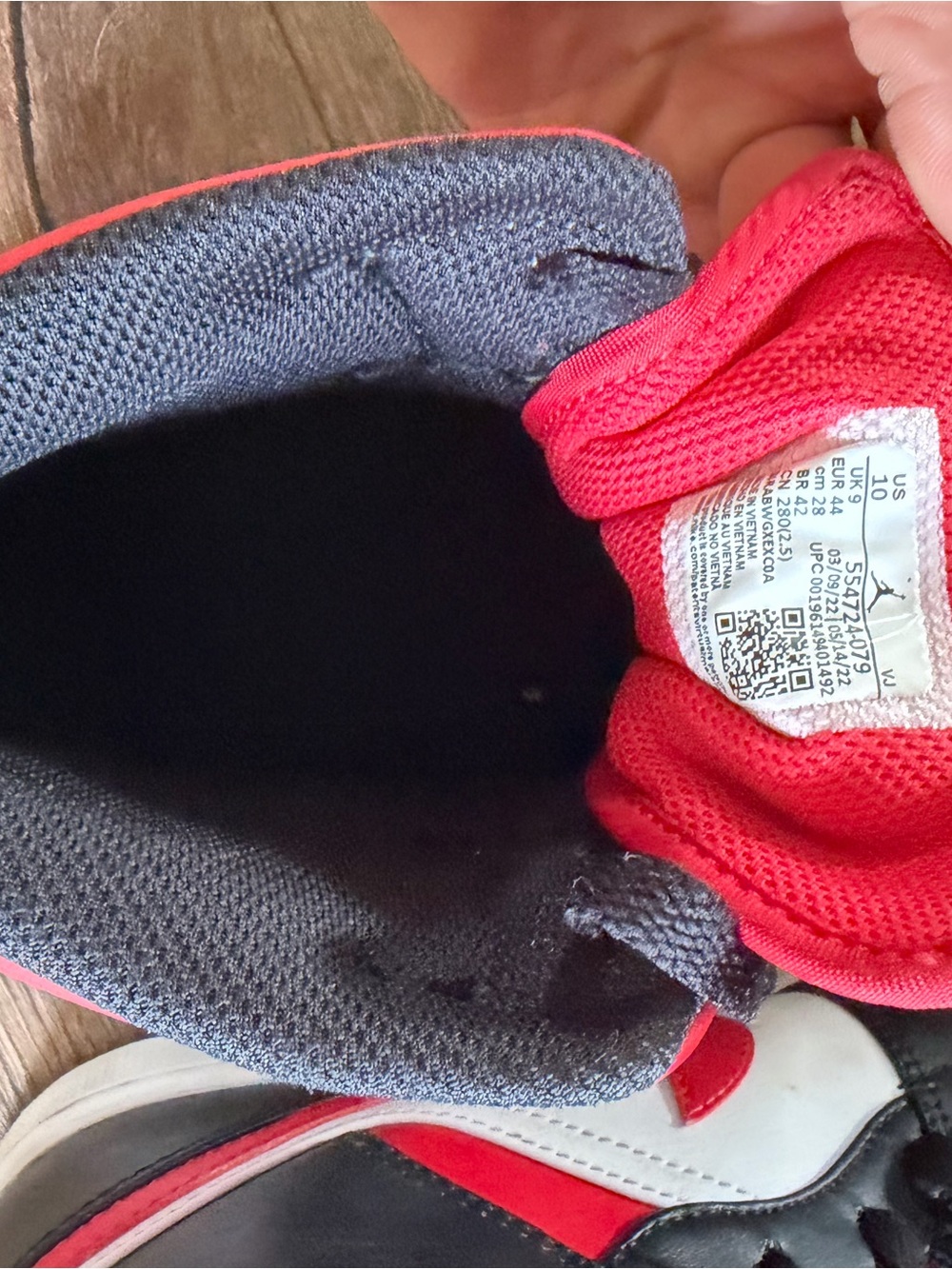 Nike Air Jordan 1 Mid "Bred Toe" - Picture 8 of 8